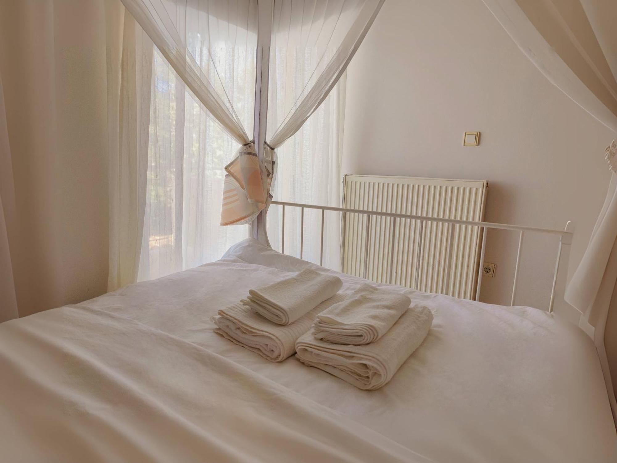Artemis Garden Near Airport Hotel Ngoại thất bức ảnh